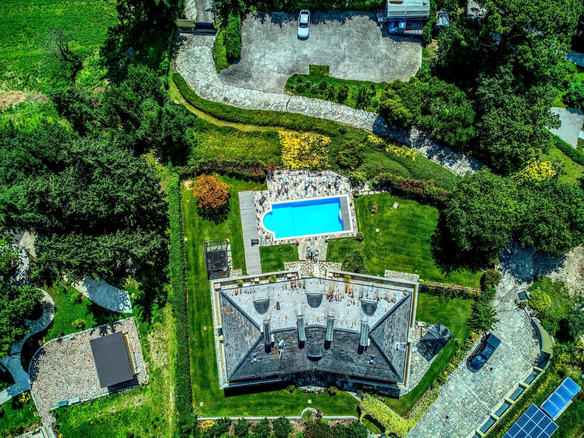 Montebello Lake レッコ エクステリア 写真